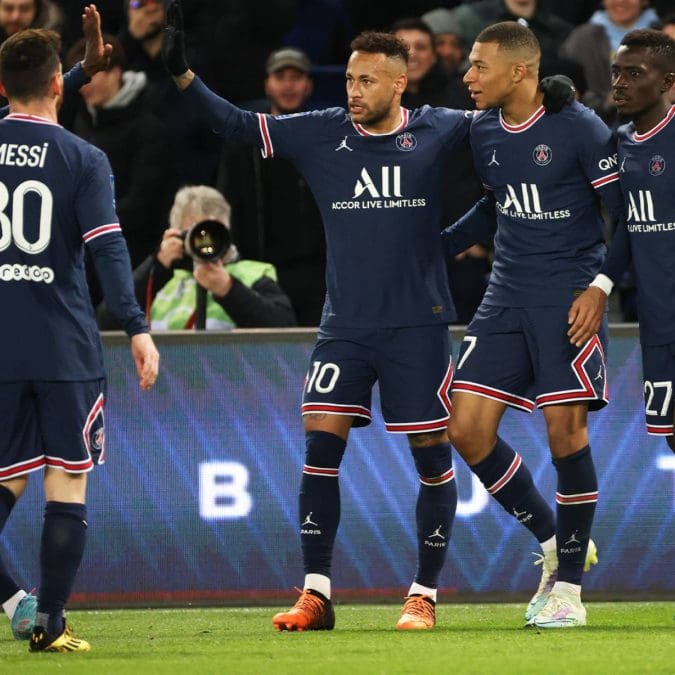 découvrez l'inauguration du mur des merlus avant le match du fc lorient, un moment fort pour les fans et la communauté locale.