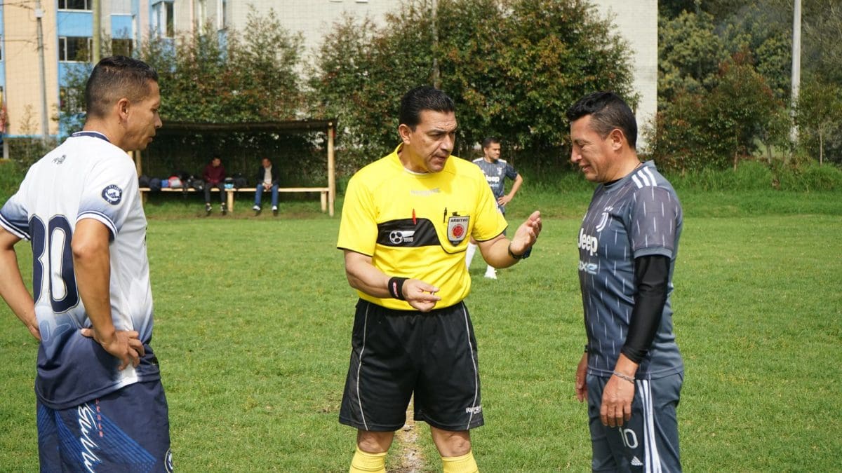 arbitre football visage