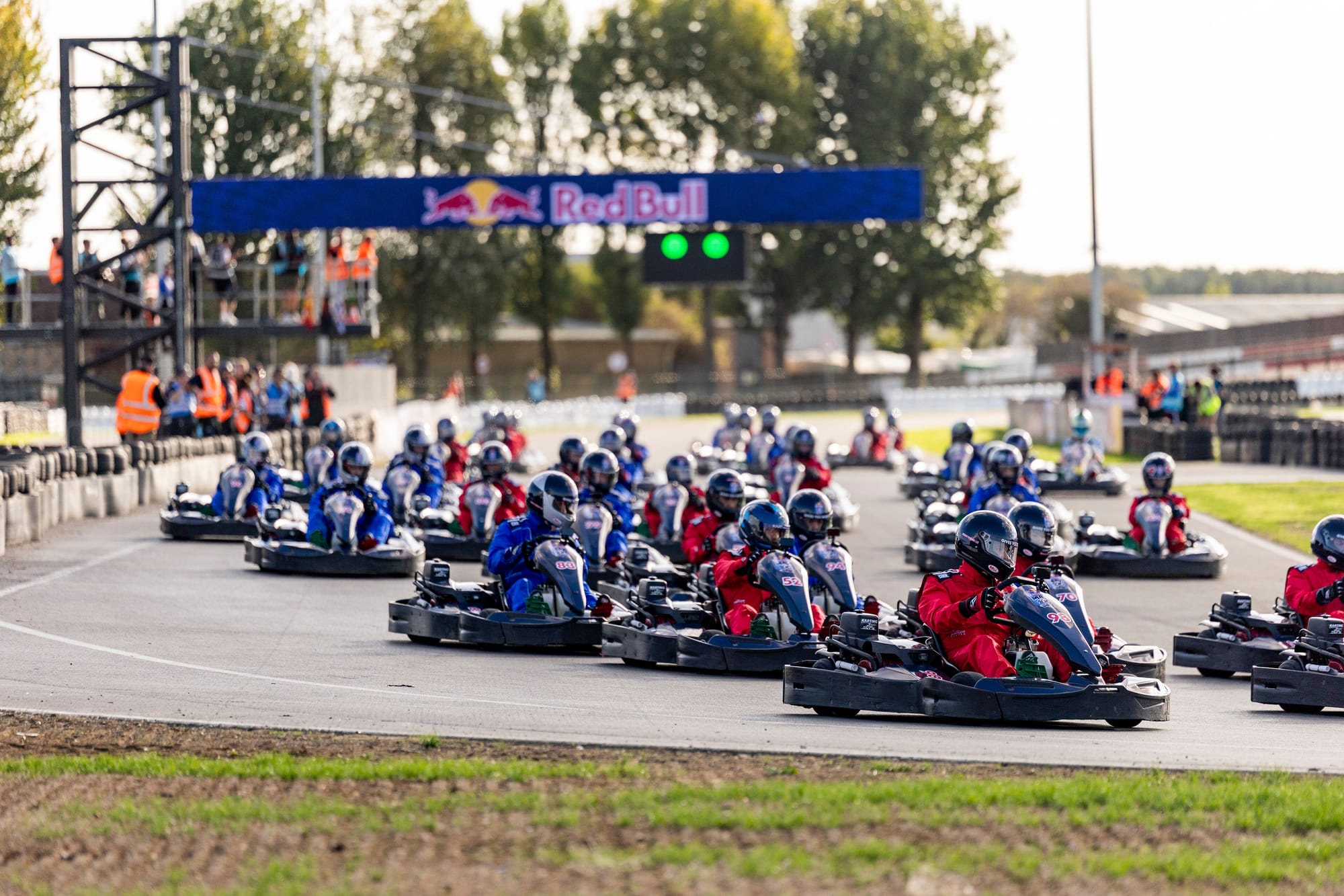 Parier sur le karting : ce que les aficionados peuvent apprendre des paris sportifs