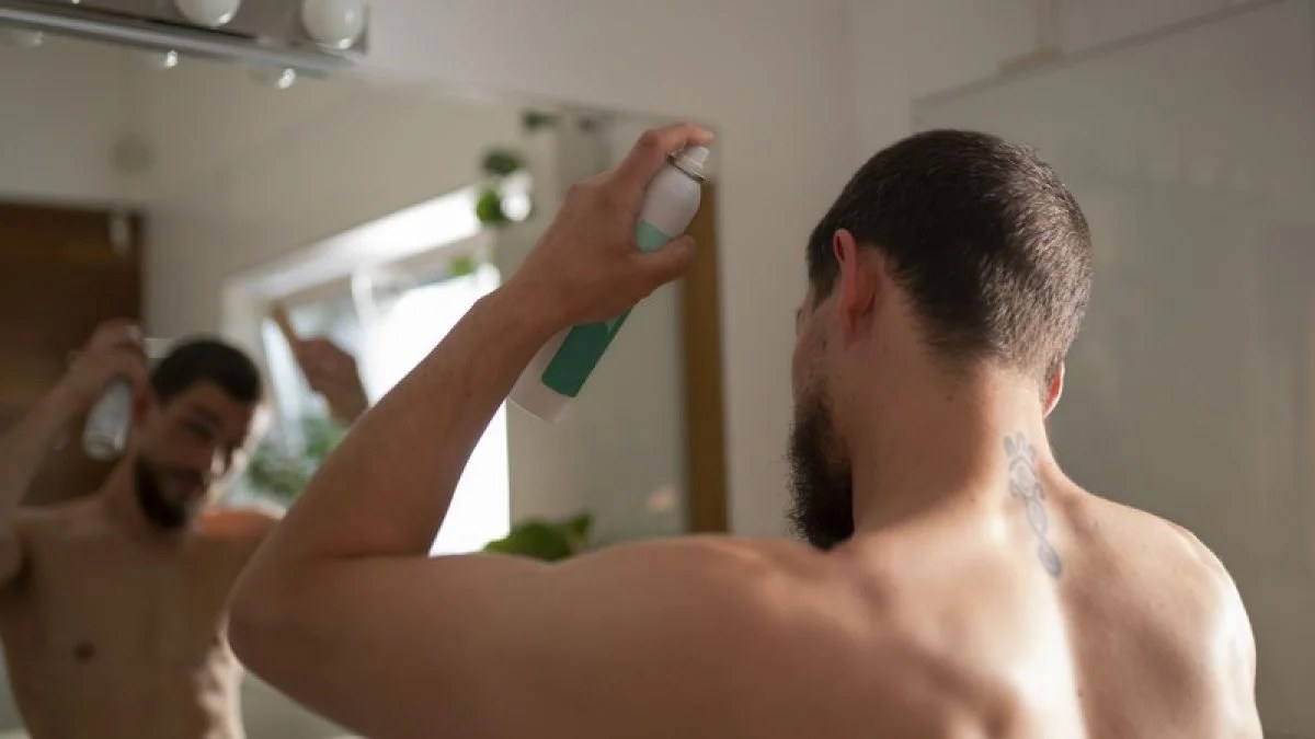 Spray Fincrezo appliqué sur une zone clairsemée du cuir chevelu